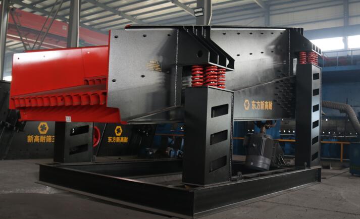 The core role of vibrating feeder in the crushing and sand making production line